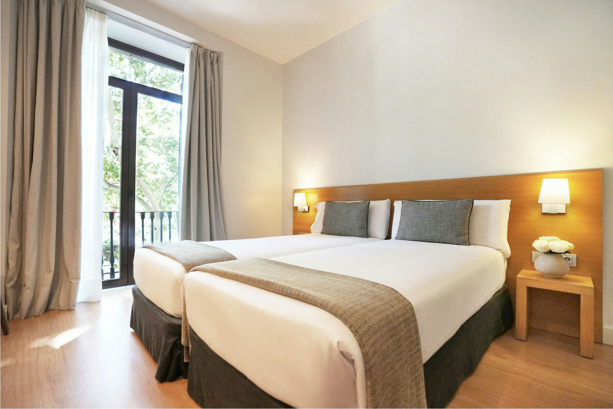 ROOM, TWIN BEDS, CITY VIEW