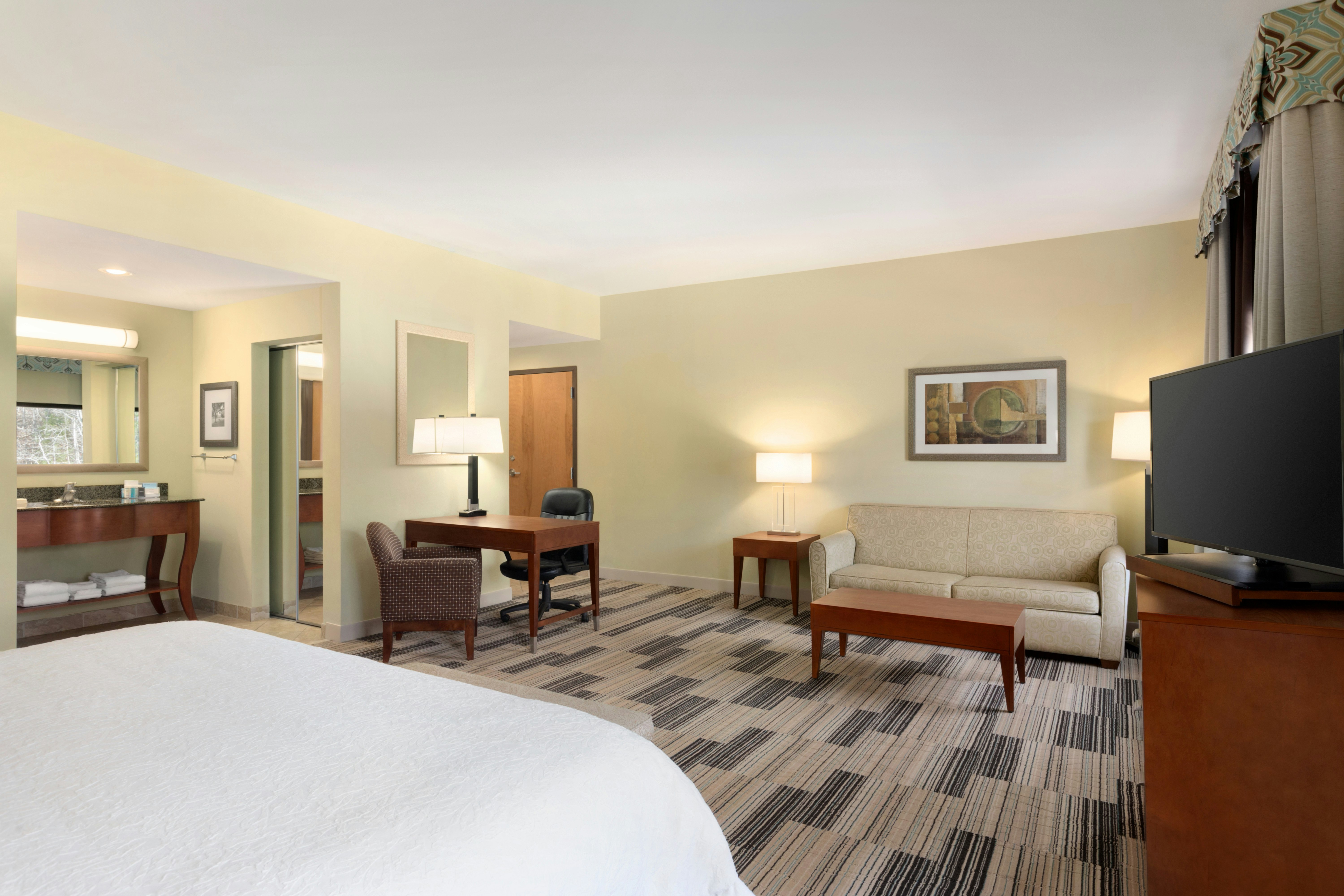 STUDIO, SUITE, KING BED