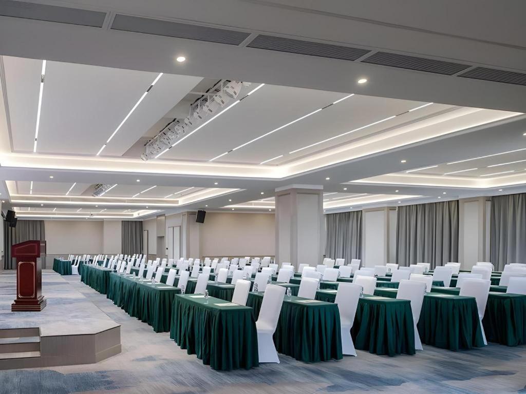 Venus Royal Hotels (Zhongshan Dongfeng Center) 40/50