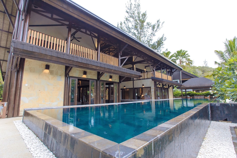 Kudat Riviera Exclusive Beach Villas Resort 3/50