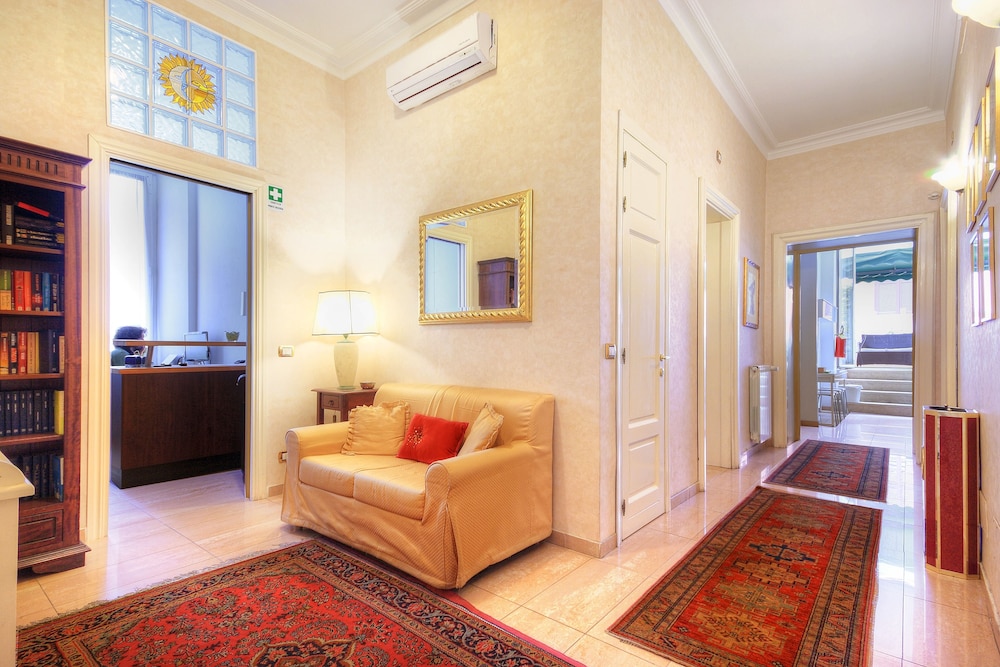 ROMAN TERRACE 33/41