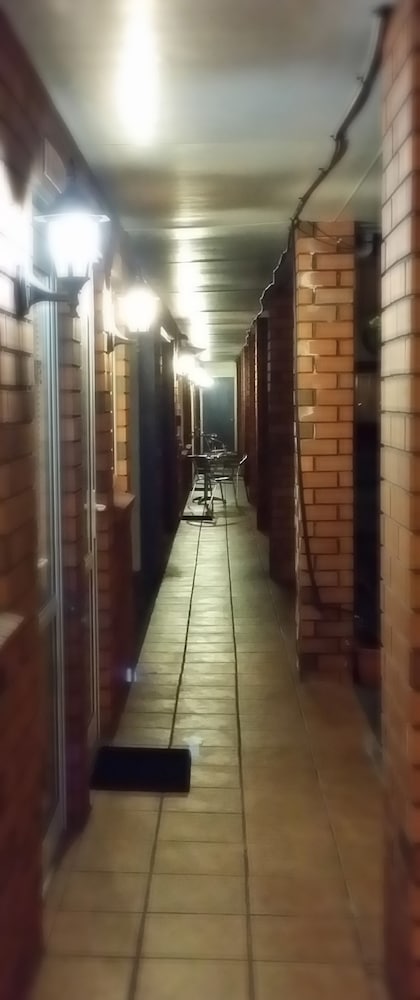 Rosewood Court Motel 30/48