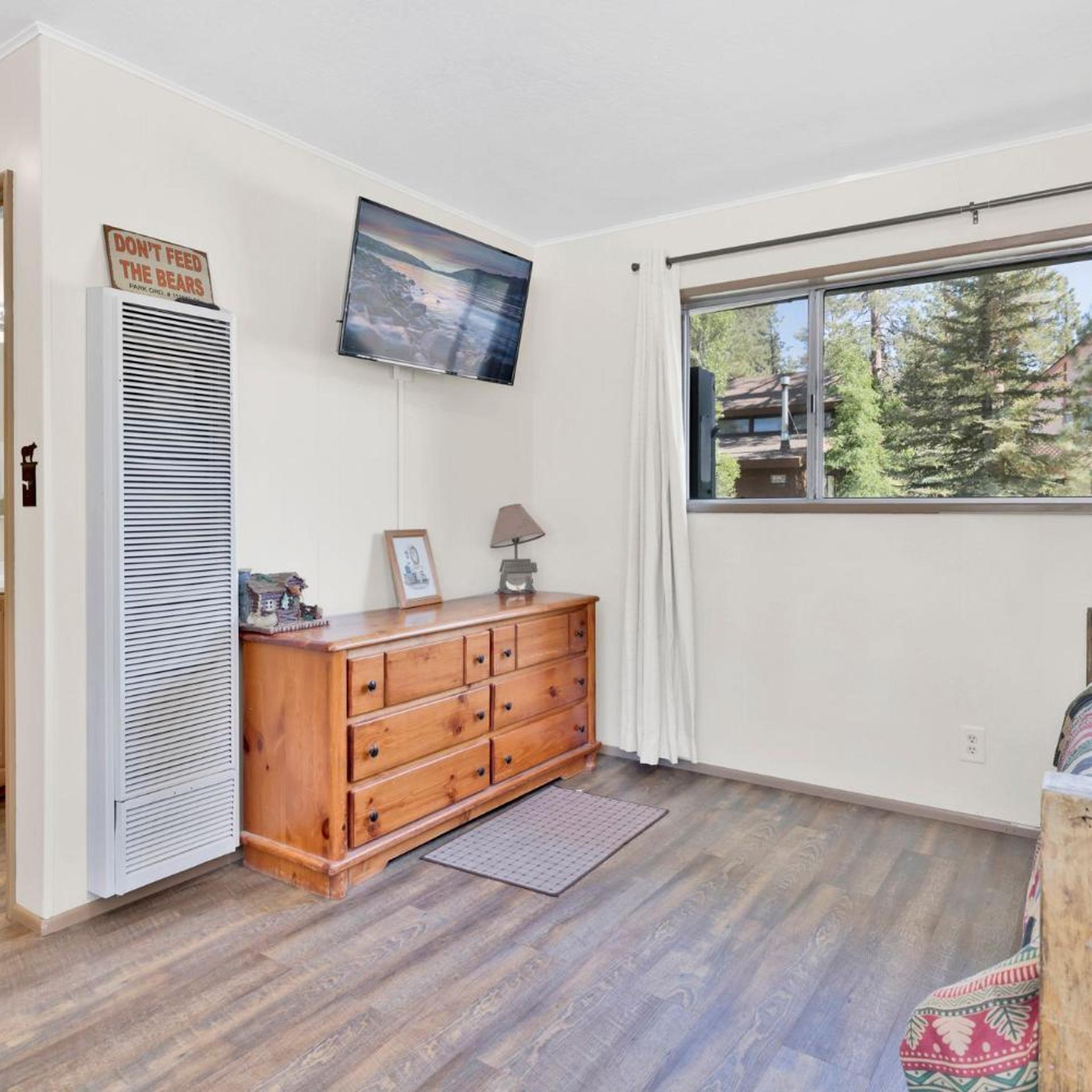 Twin Pines Family Cabin by Big Bear Vacations 2/28