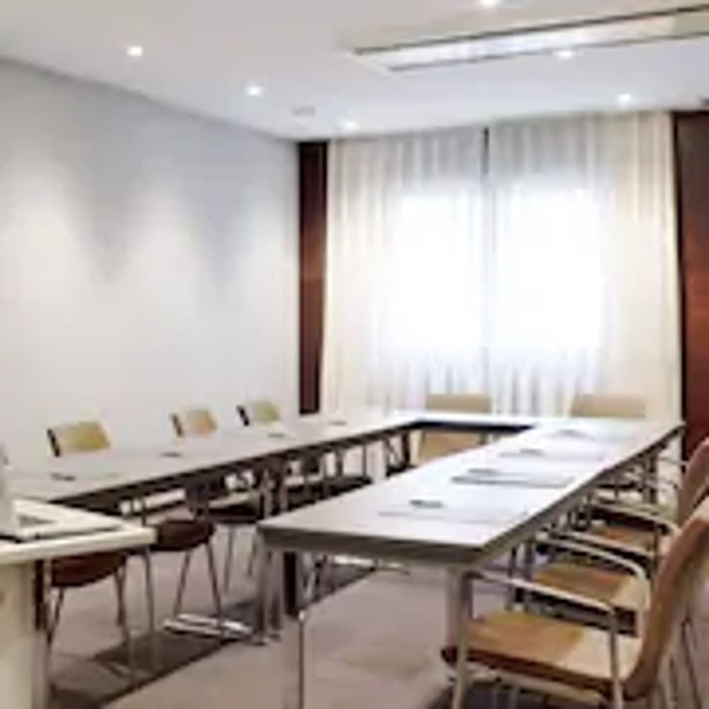 Hotel Ciutat Martorell 49/60