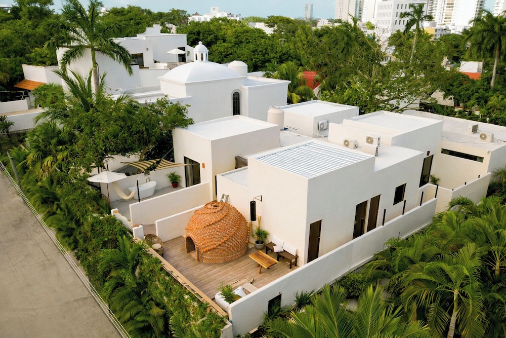 Enigmatic Boutique Hotel 2/44