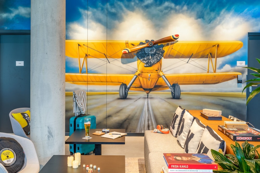 Moxy Berlin Airport 16/19