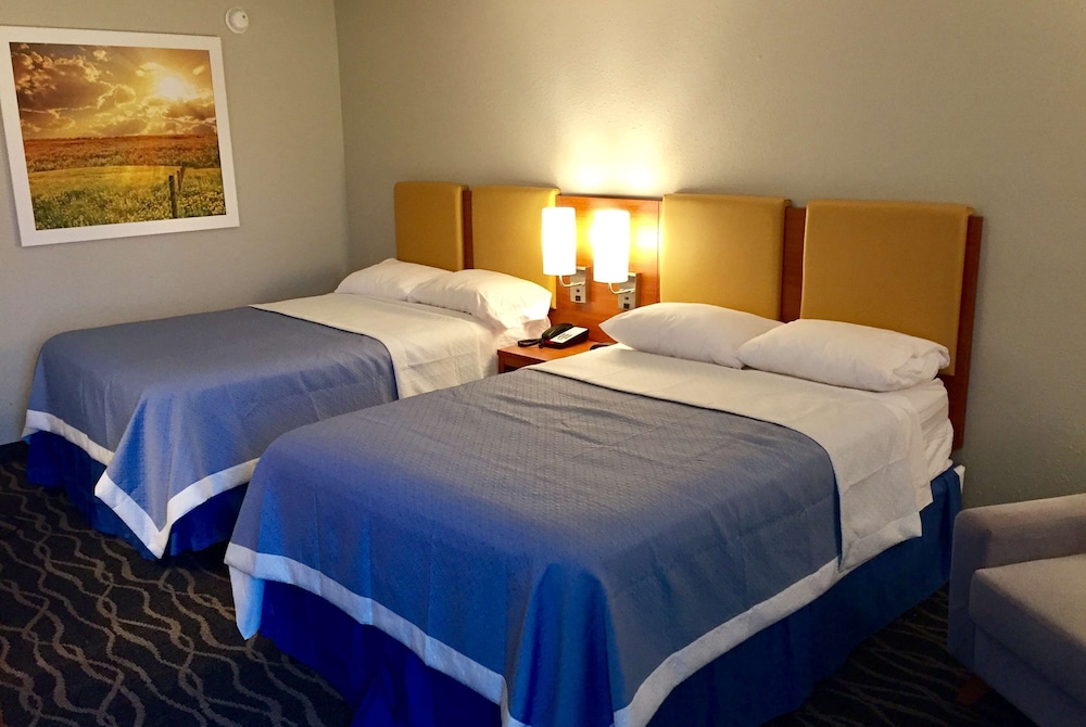 Days Inn & Suites By Wyndham Cincinnati North 14/32