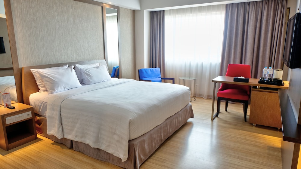 DELUXE, KING BED
