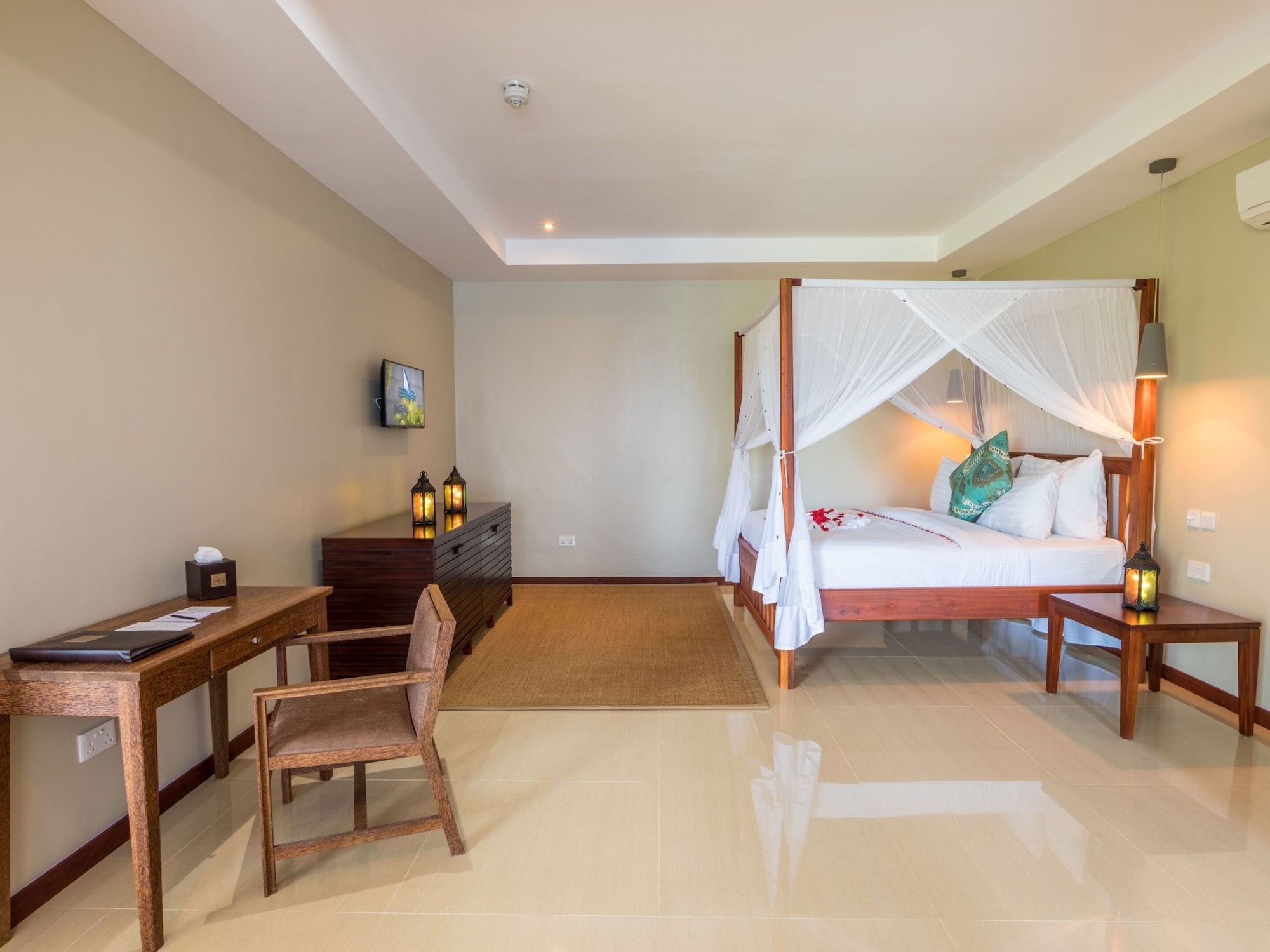 EXECUTIVE, SUITE