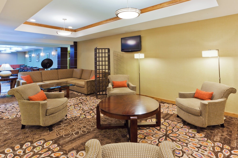 Holiday Inn Express Suites Alexandria Fort Belvoir 44/73
