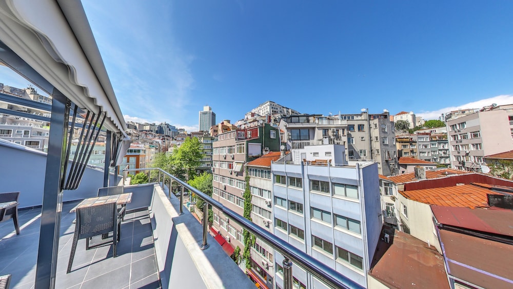 Cihangir Palace Hotel 3/69
