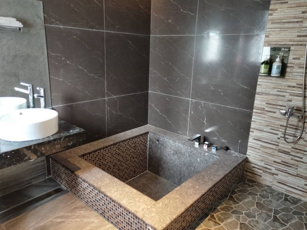 Huaman Hot Spring Villa 44/68