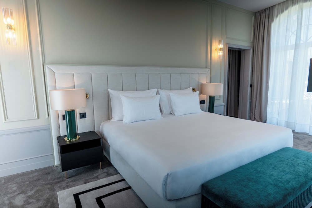 Rotonde, Suite, King Bed