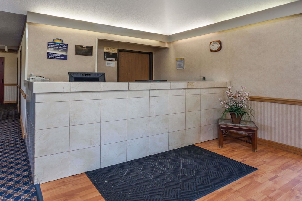 American Inn and Suites Dundee (ex Days Inn and Suites) 8/31