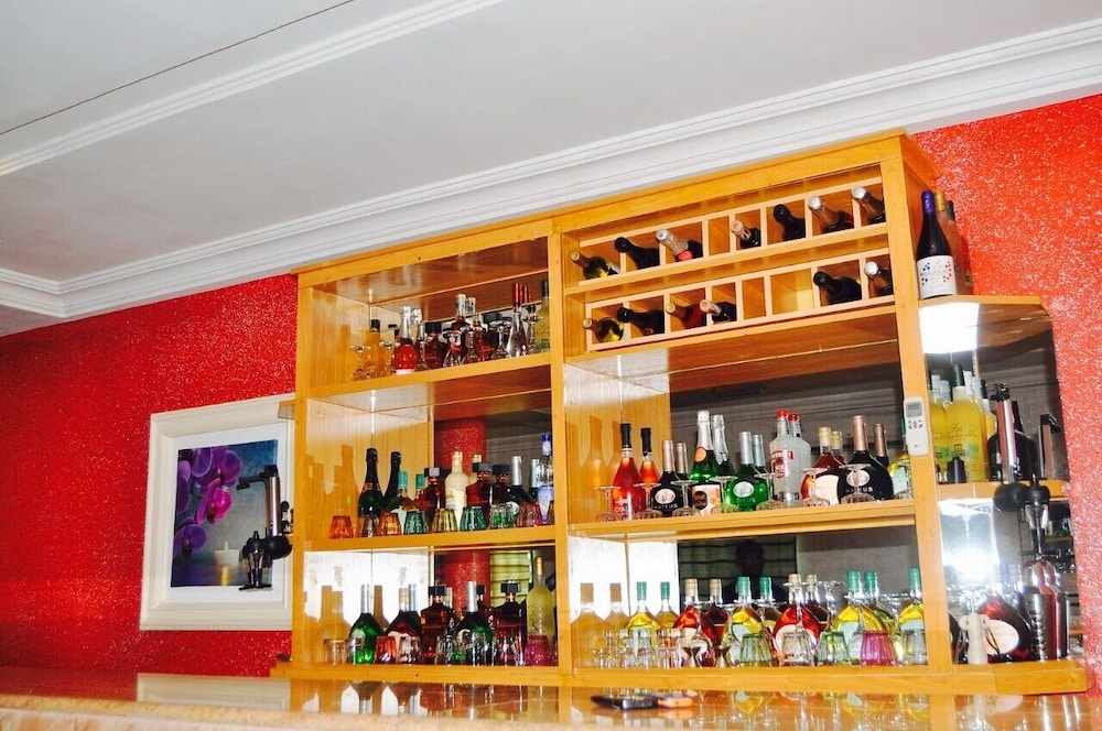 Ne-Yo Hotel And Suites 11/23