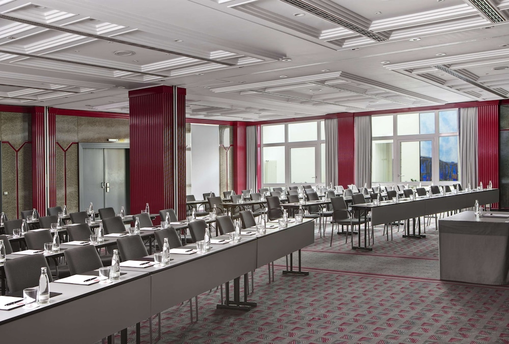 Steigenberger Airport Hotel 39/50