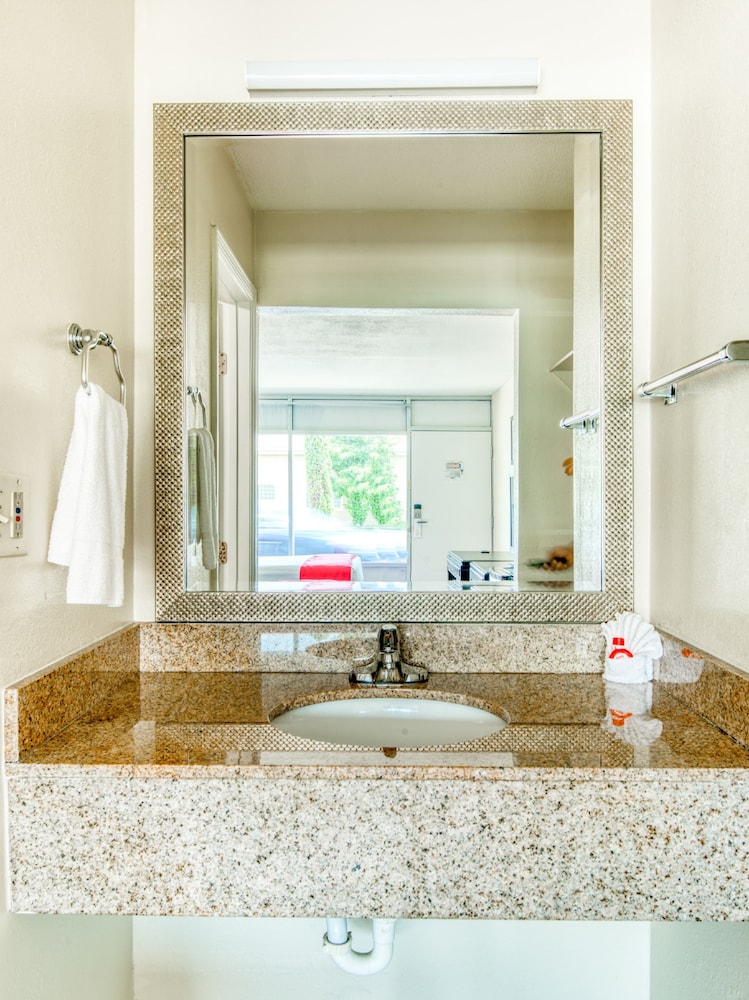 Hotel Bel-Air Orlando near Florida Mall 28/32