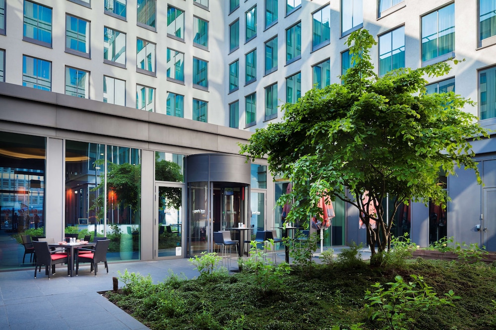 Park Inn by Radisson Brussels Midi 71/73