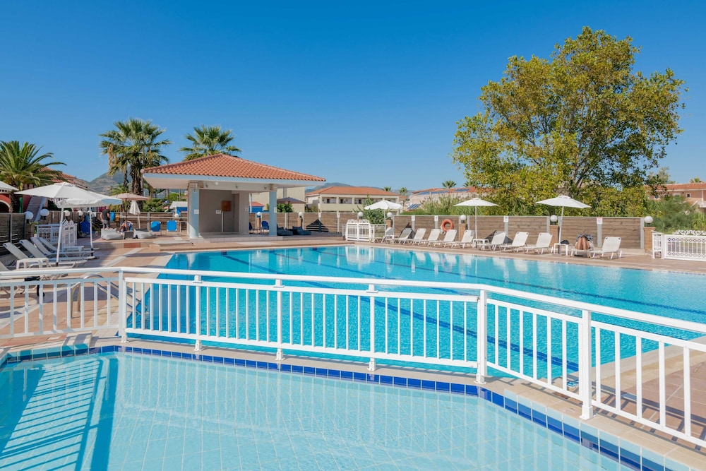 Karras Hotel 4/66