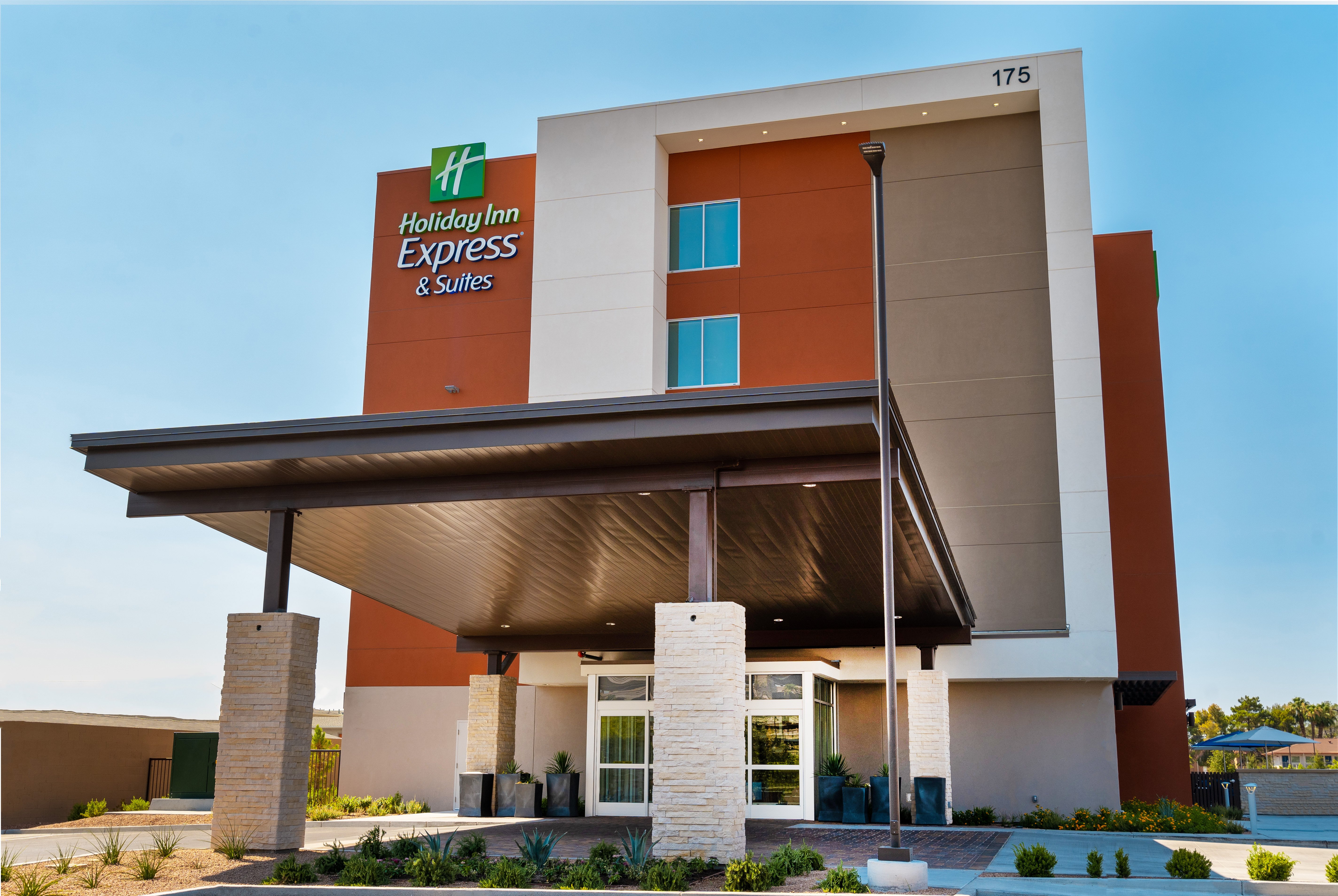 Holiday Inn Express And Suites Las Vegas E Tropicana 2/52