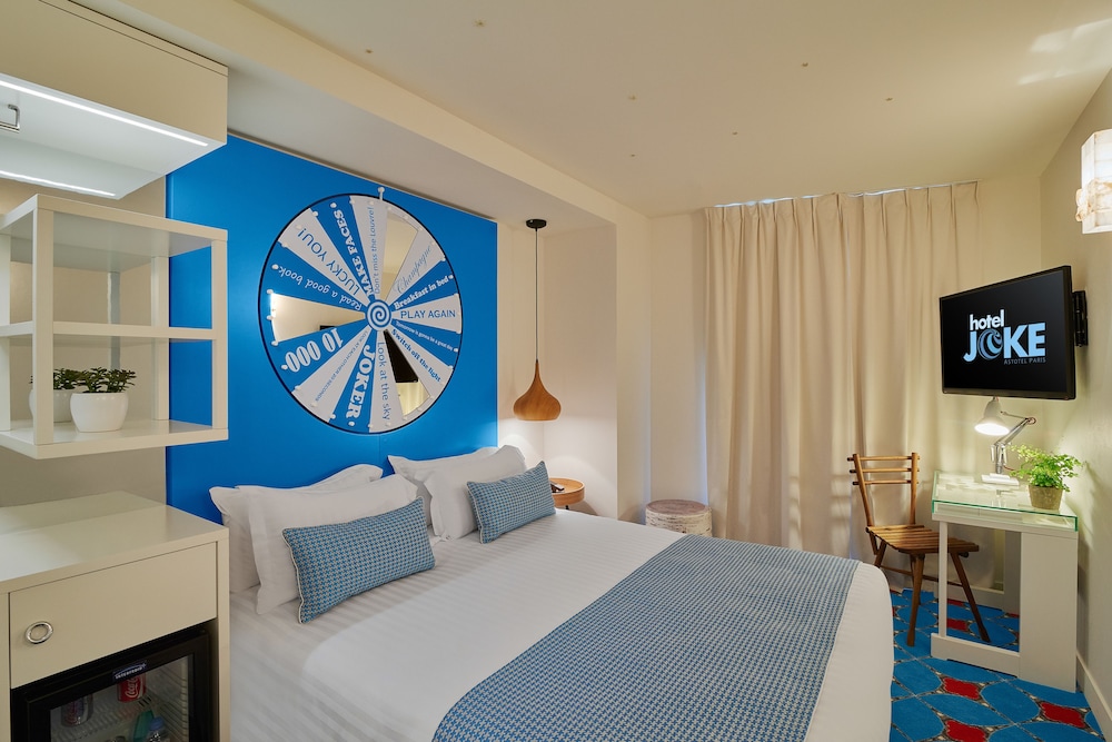 ROOM, DOUBLE BED