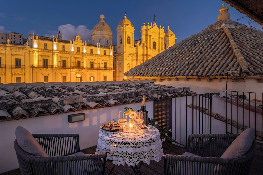 San Carlo Suites 33/50