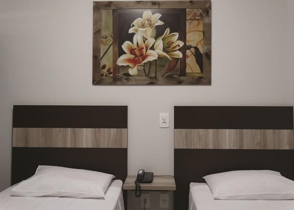 LA VITRE HOTEL 12/30