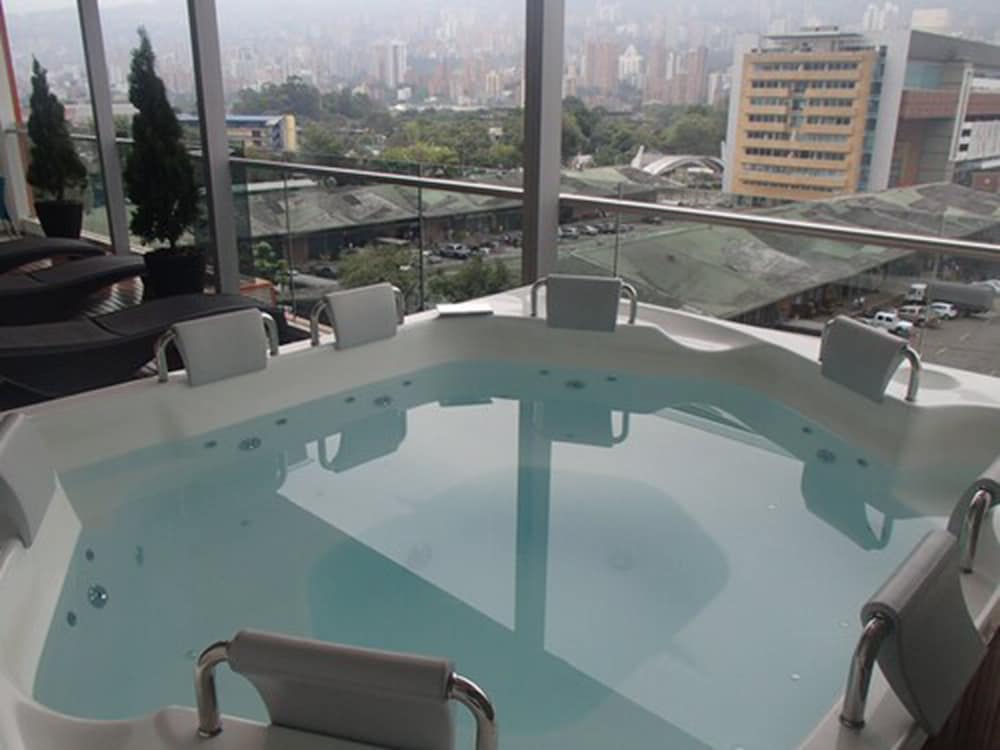 Sixtina Plaza Hotel 35/65