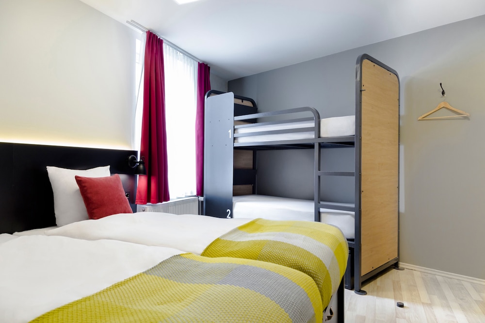 PRIVATE, 4 BEDS
