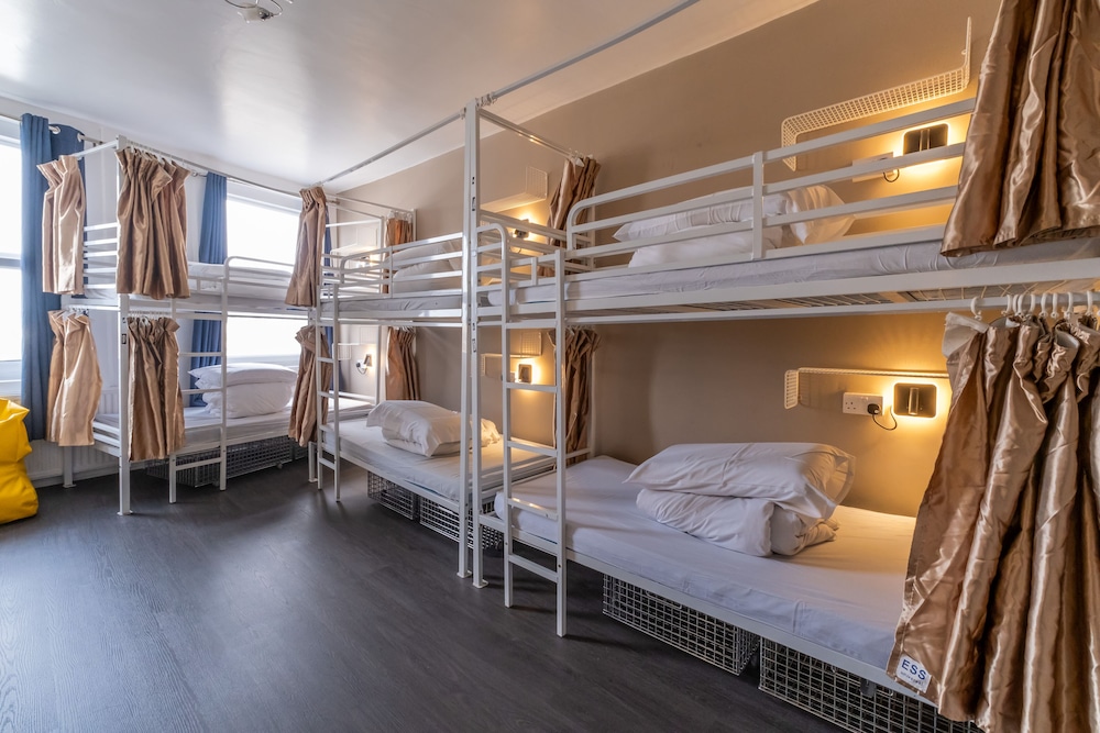 MIXED DORM, 8 BEDS