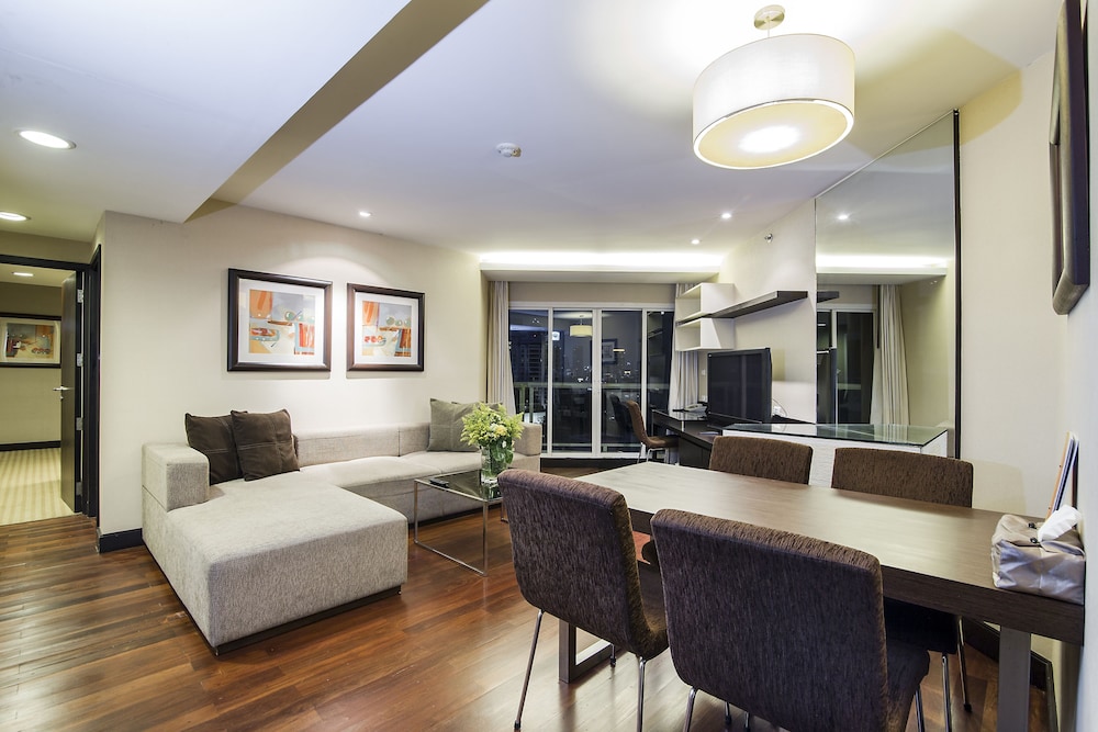 The Narathiwas Hotel and Residence Sathorn Bangkok 49/63