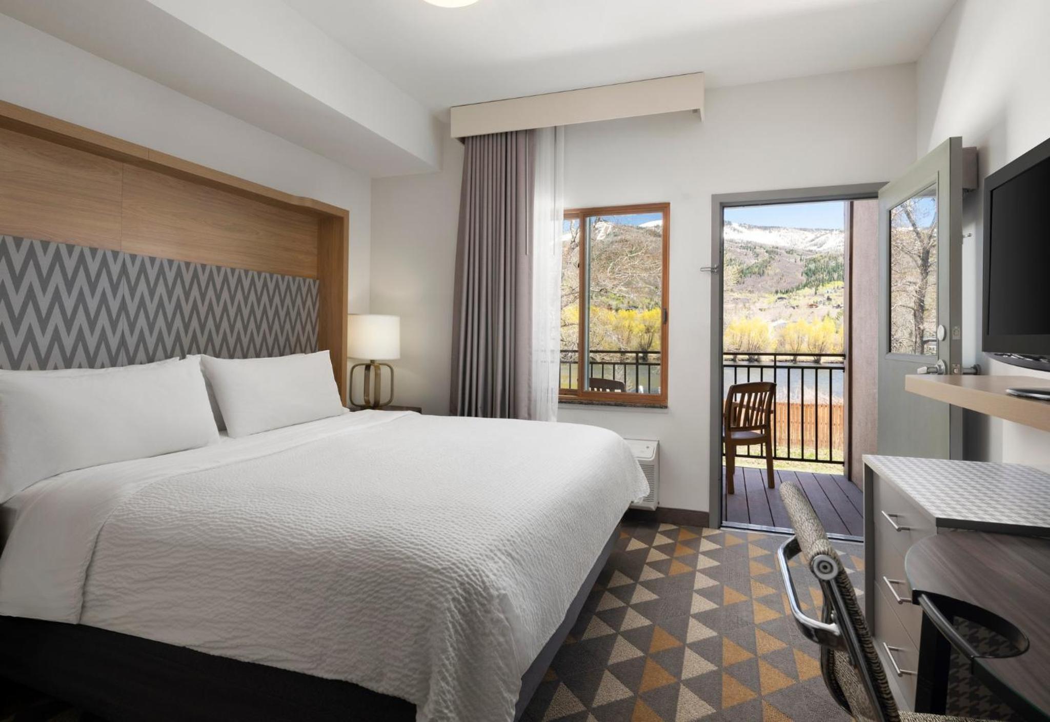 Suite, King Bed, Balcony or Patio