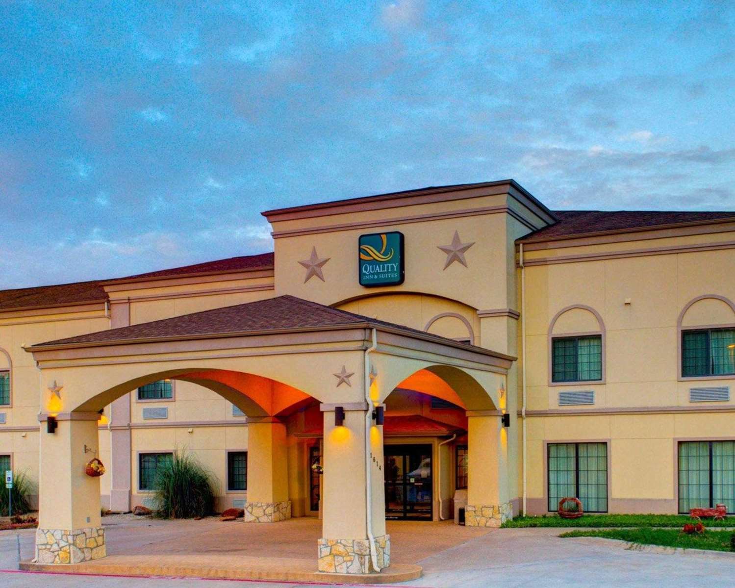 Quality Inn & Suites Glen Rose 1/23