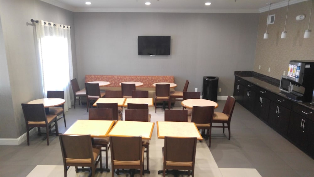 Best Western Plus Delta Inn & Suites 32/36