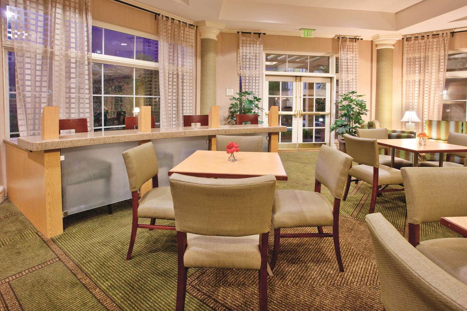 La Quinta Inn Suites Winston Salem 43/64