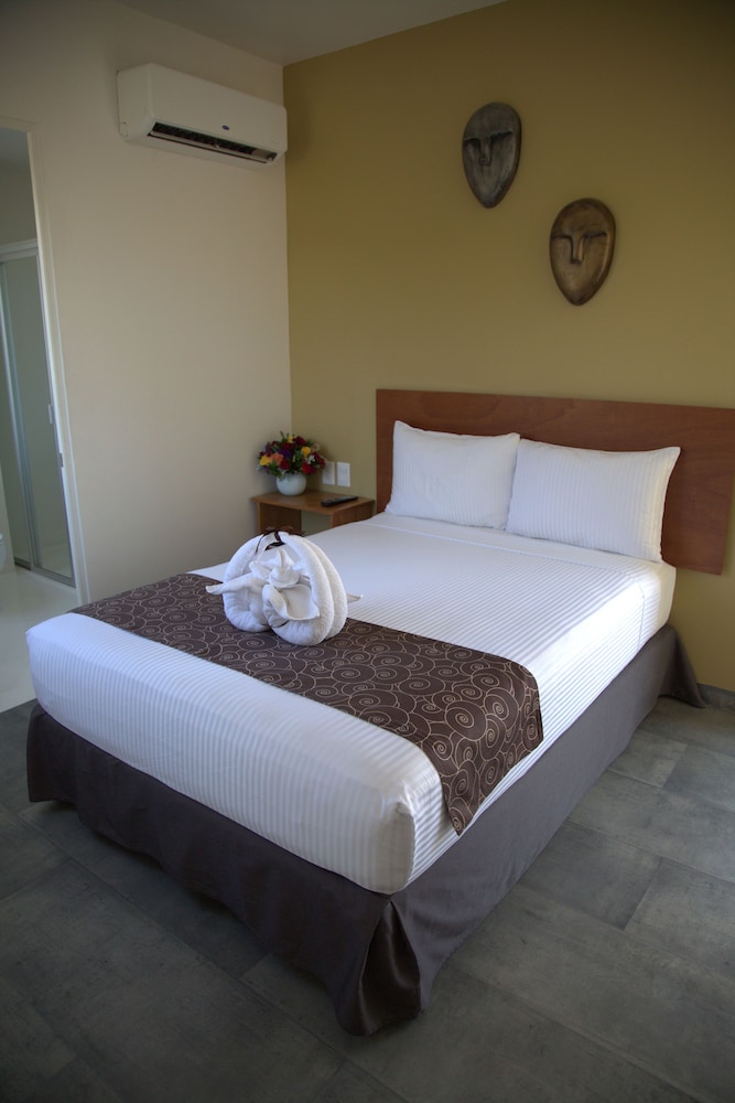 Am Hotel And Plaza 32/65