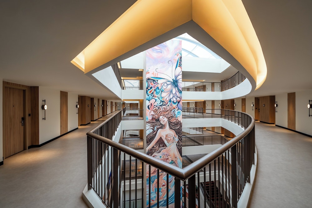 M Social Hotel Phuket 10/50