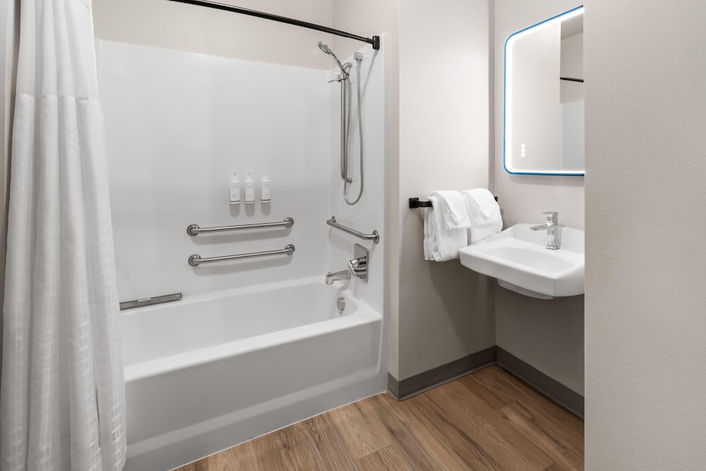 Microtel Inn & Suites by Wyndham Tooele 44/46