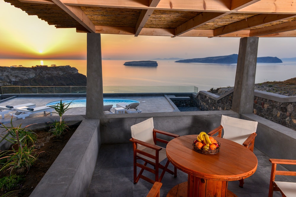 Our Villa Santorini 48/59