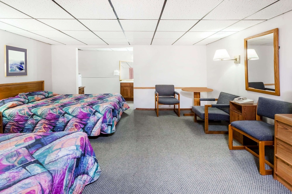 Knights Inn Mackinaw City 14/17
