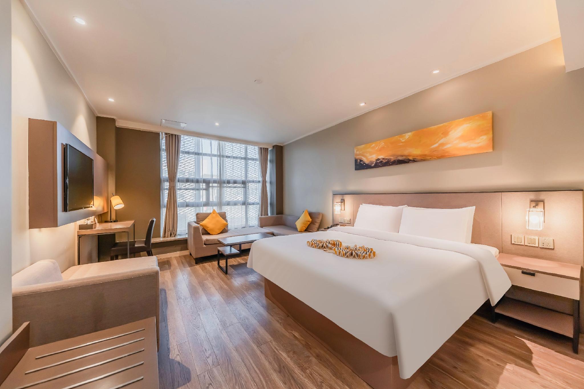 Home Inn Plus (Hangzhou West Lake lakeside Wushan Plaza Hefang Street store) 24/40