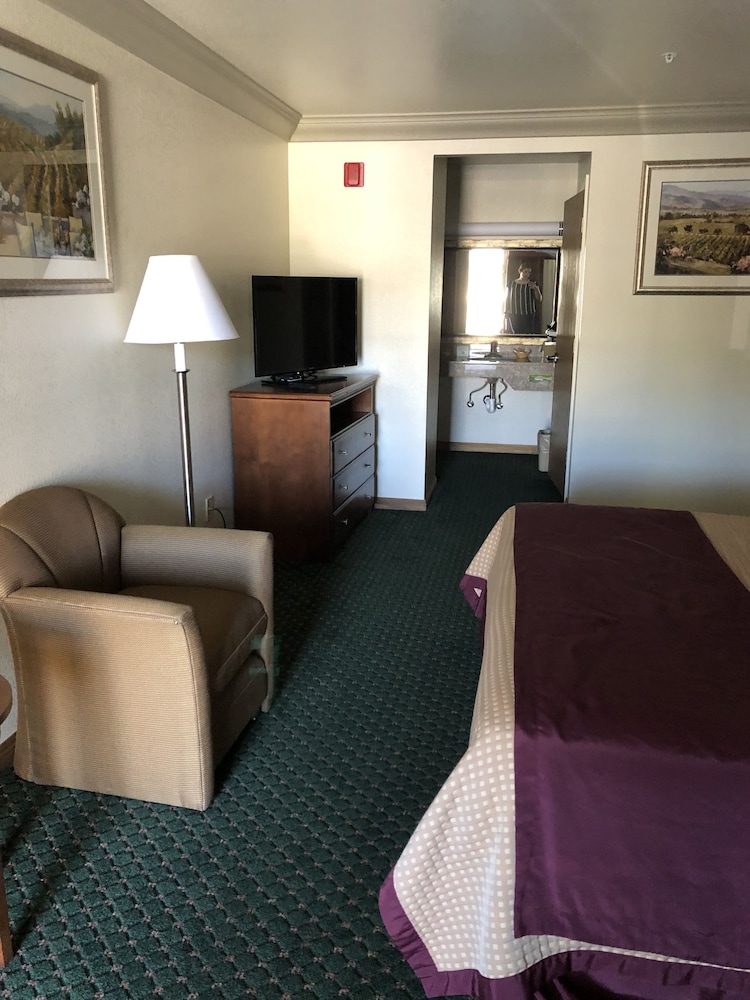 Cloverdale Wine Country Inn and Suites 32/47