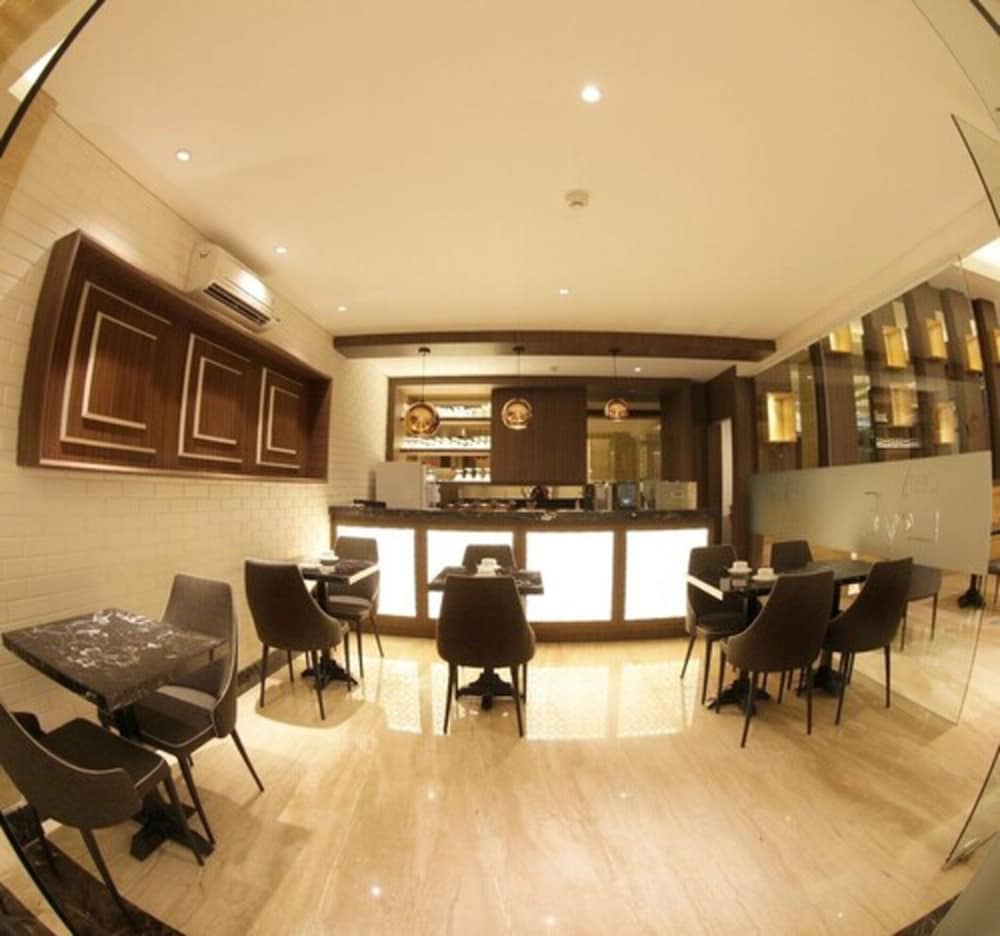 Pyramid Suites 40/54