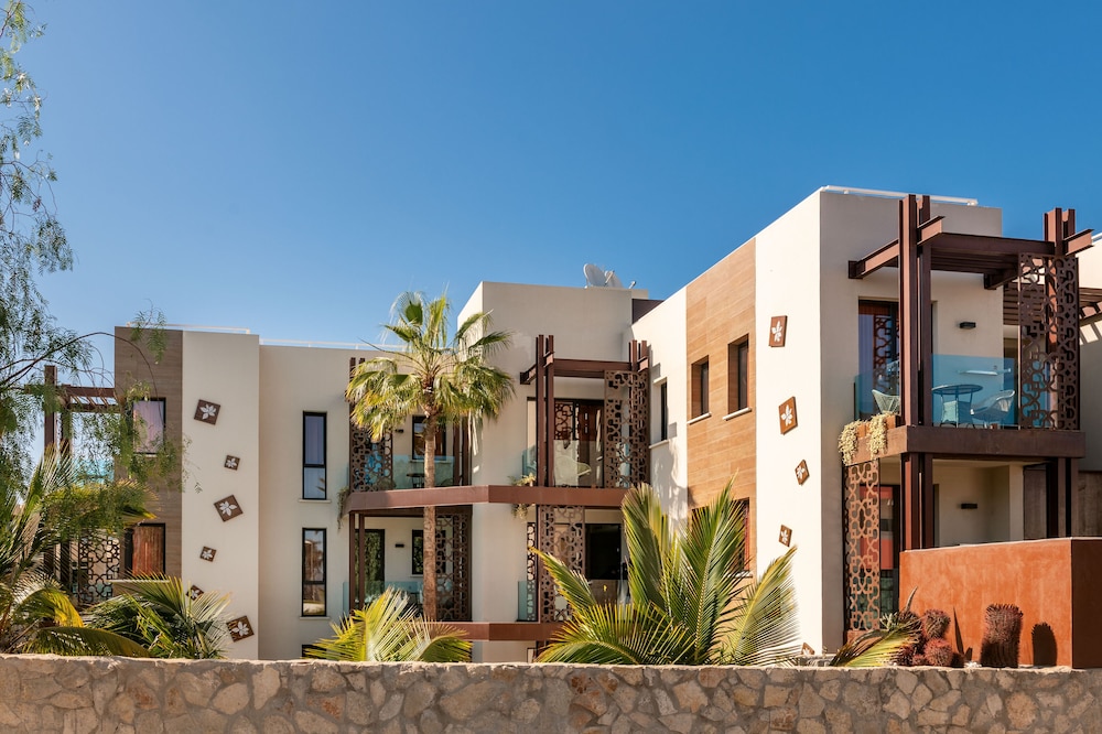 Alhambra Boutique by TAM Resorts 5/50