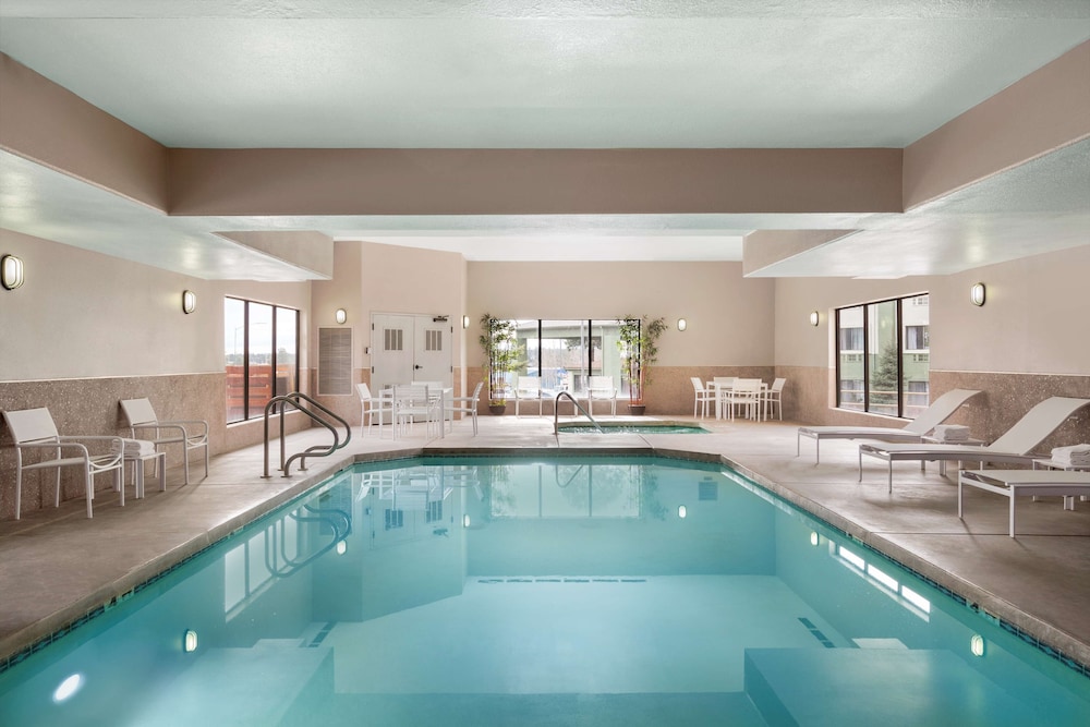 Country Inn & Suites by Radisson - Flagstaff East Route 66 11/28