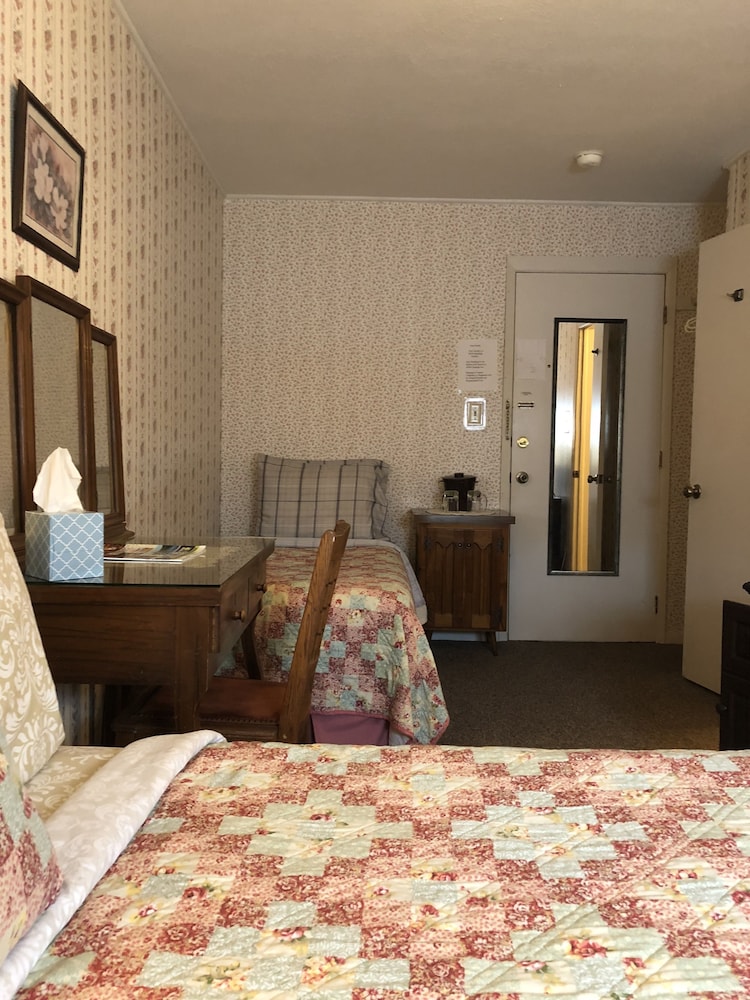 The Courtland Hotel and Day Spa 37/76