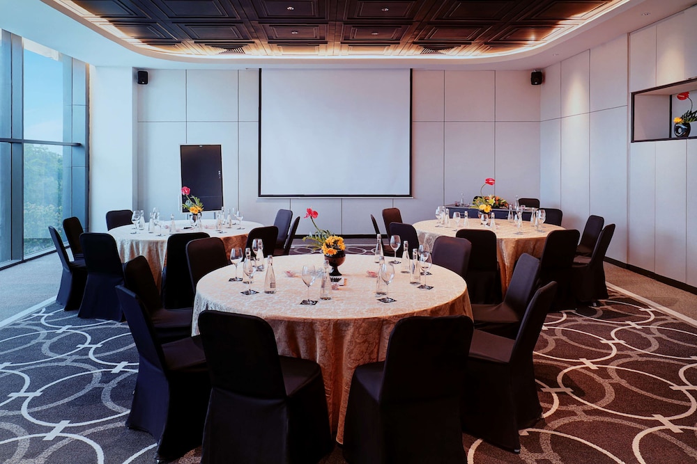 Movenpick Surabaya City 55/68