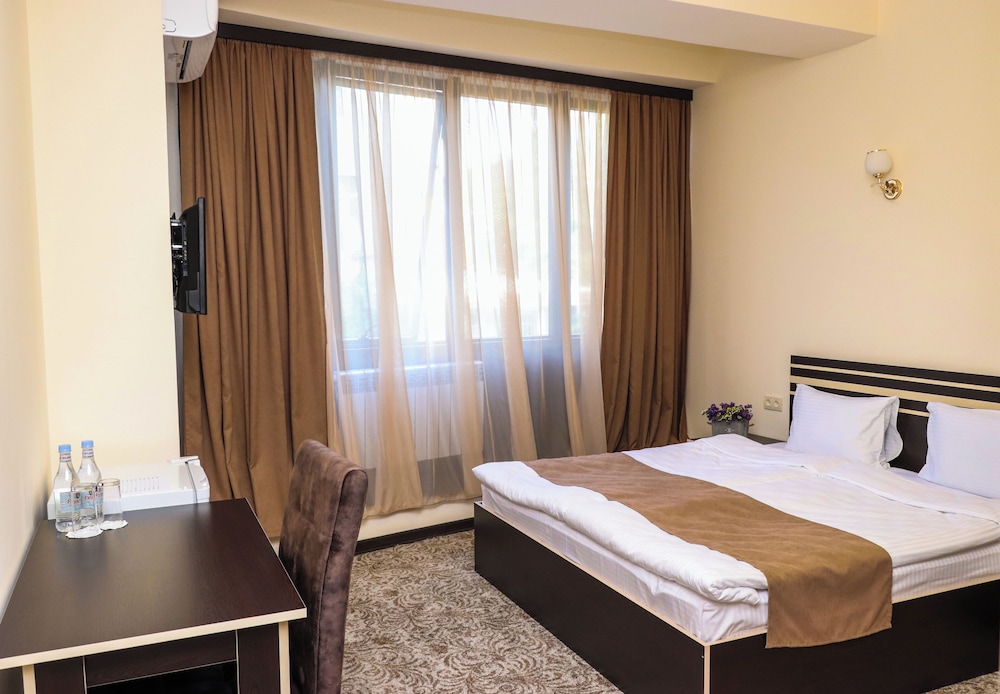 Yerevan Centre Hotel 7/21