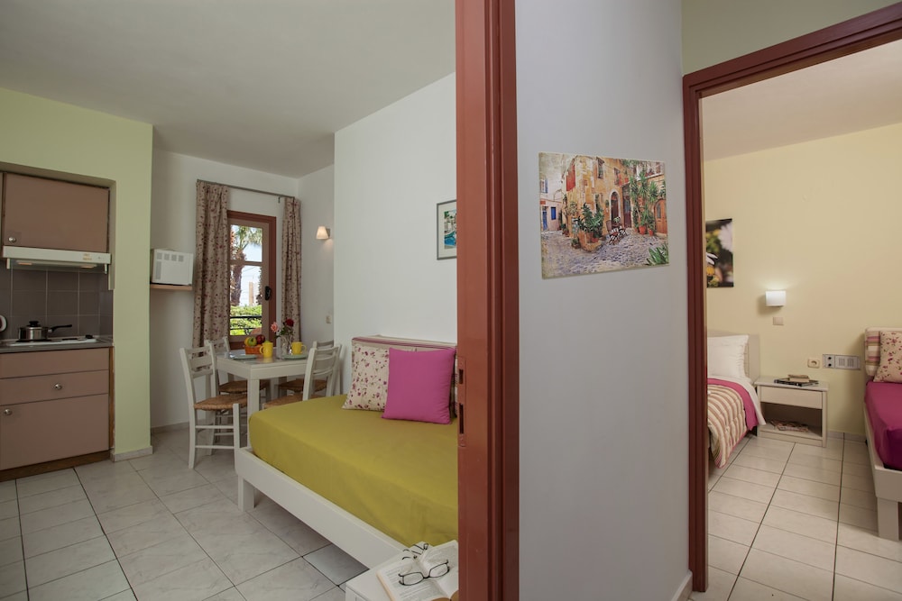 Latania Studios & Apartments 14/40