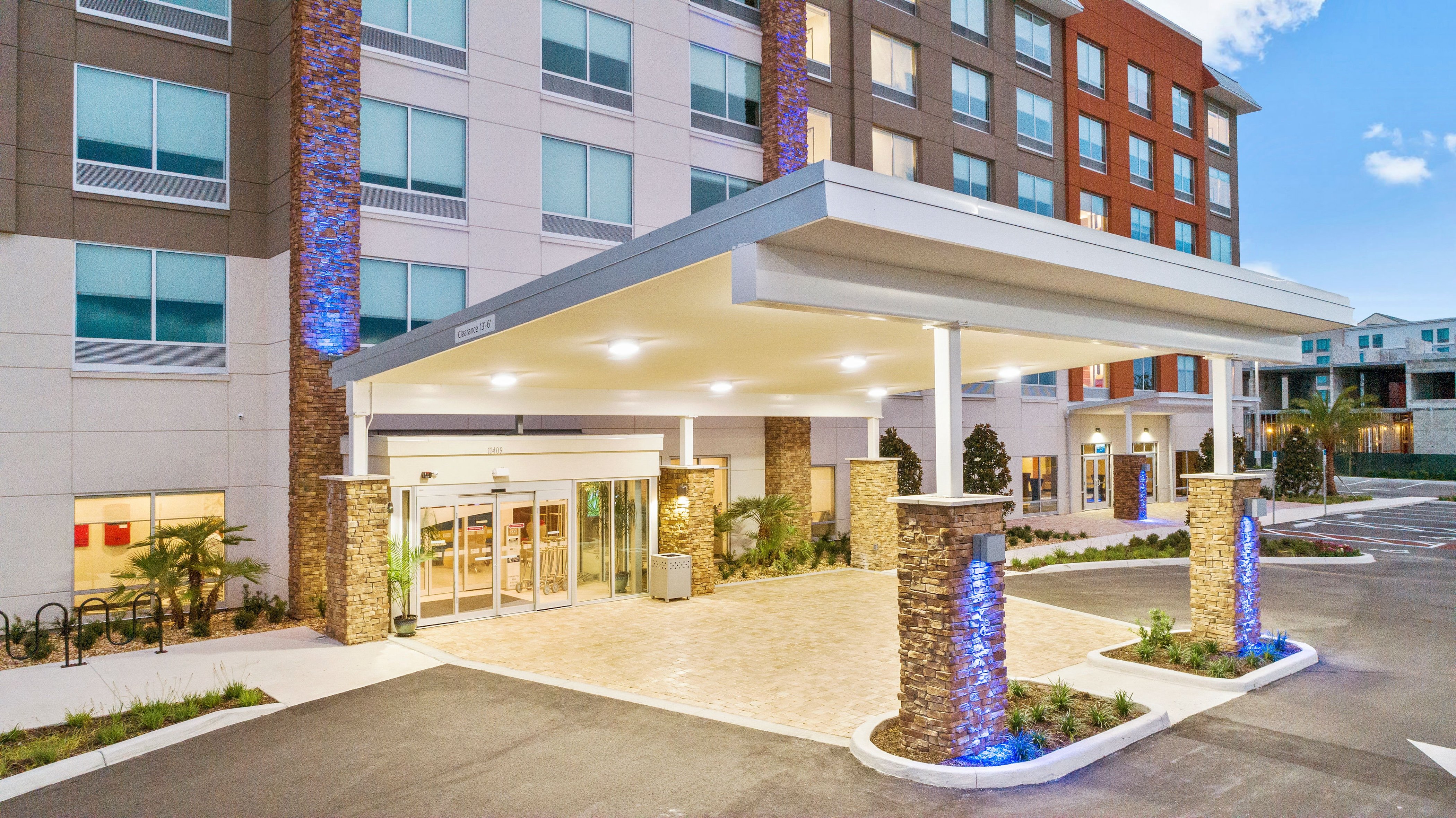 Holiday Inn Express Suites Orlando Lk Buena Vista Area 56/60
